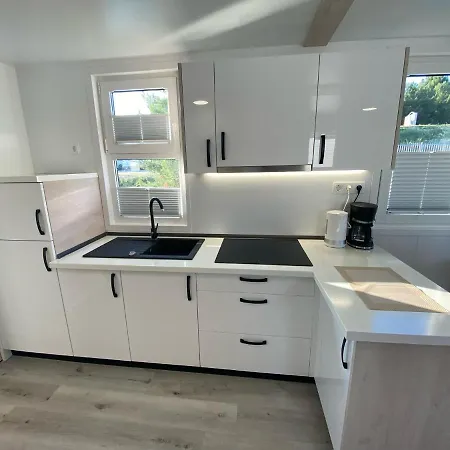 Apartament Floating House Arena 3 *