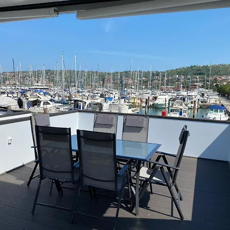 Floating House Arena 3 Apartament Pula