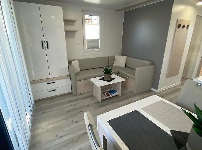 Апартаменты Floating House Arena 3 *