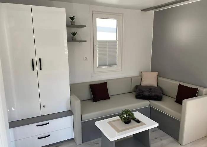 Апартаменты Floating House Arena 3 *