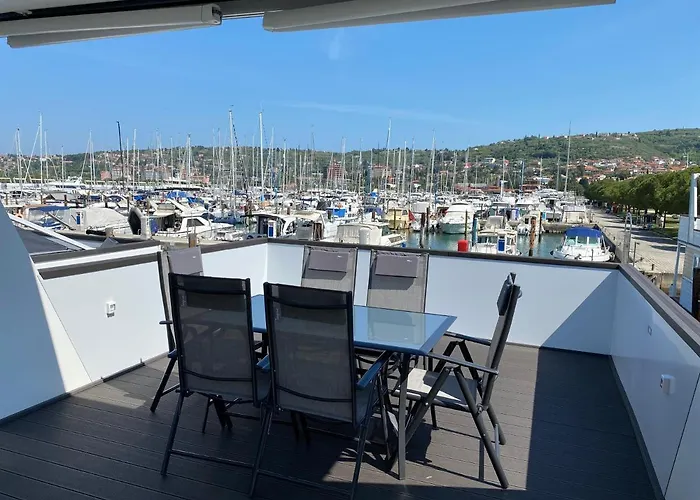 Floating House Arena 3 Apartman Pula