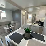 Floating House Arena 3 Pula