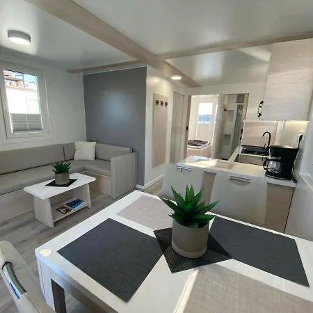 Floating House Arena 3 普拉