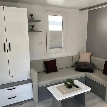 Apartment Floating House Arena 3 *